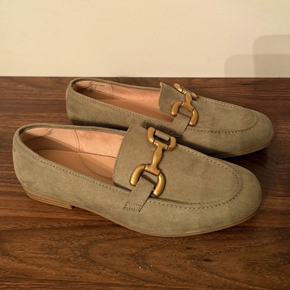 NEW Time and Tru Women's Olive Faux Suede Slip On Gold Buckle Loafers Flats 10 - Picture 1 of 6